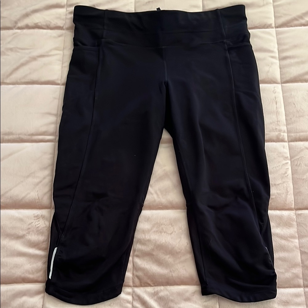 Athleta Black cropped Leggings